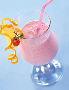 клубничный молочный коктейль