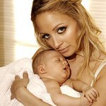 Николь Ричи с малышом