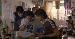 кадр из фильма "И твою маму тоже"